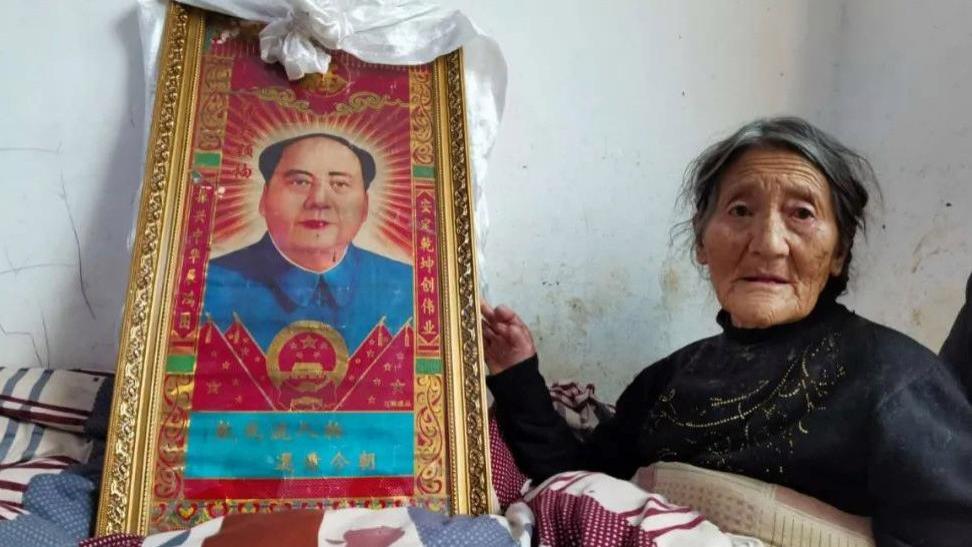 翻身农奴为何世代悬挂毛主席像？亲历者亲口讲述：毛主席比活佛还灵！