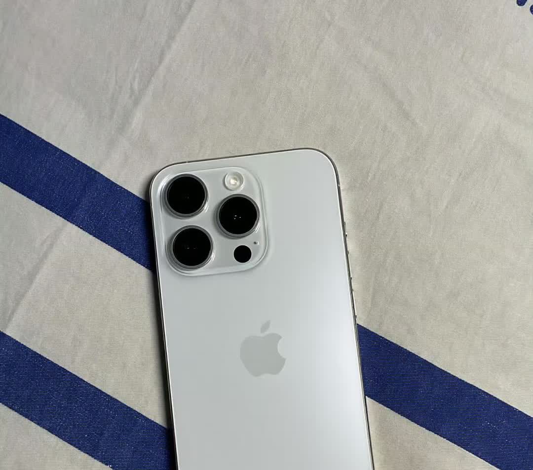 15Pro，可以撒孜然了😳 ​。
pro15Pro发热严重并非毫无根由。从硬