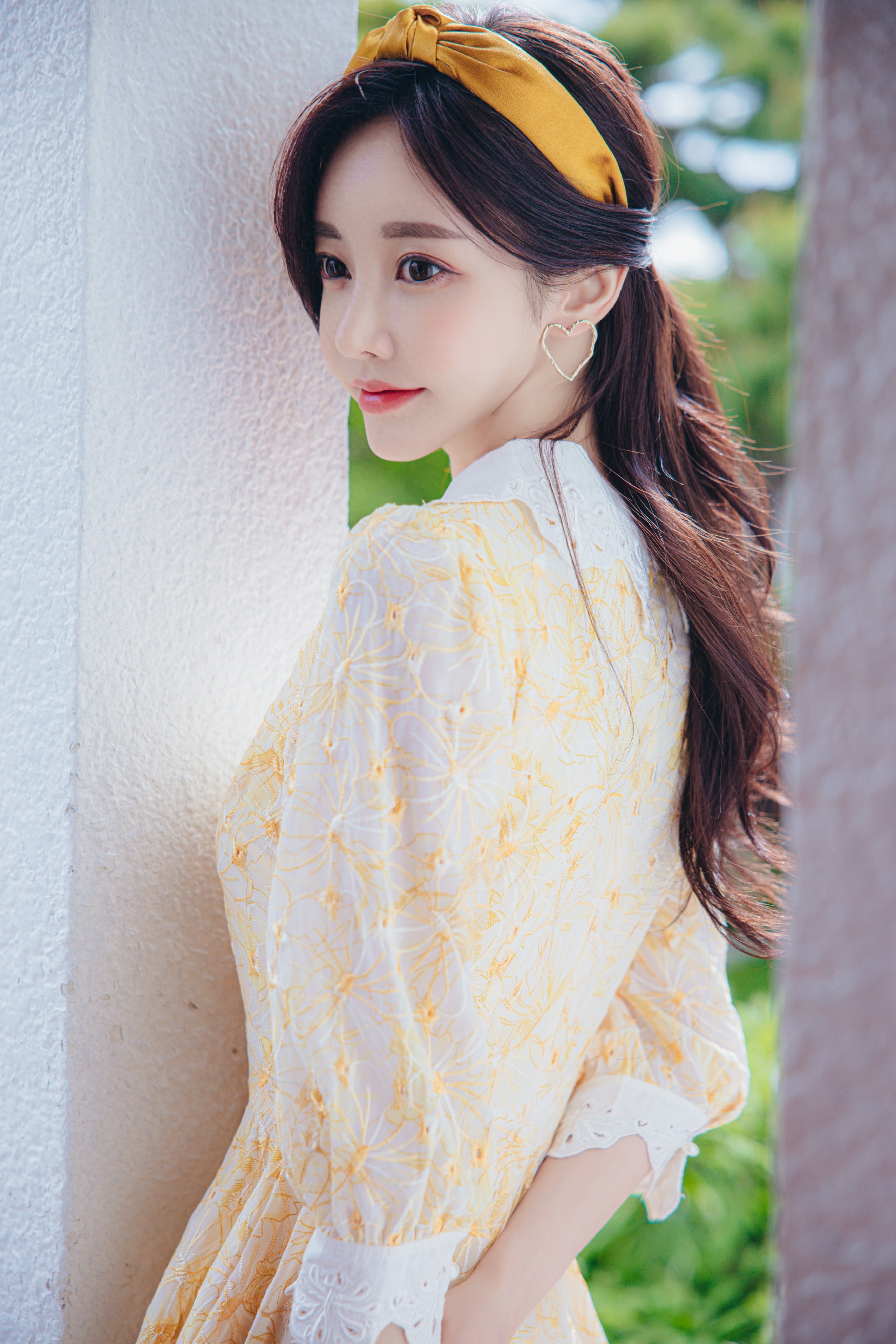 题周昉背面美人图·清·赵翼