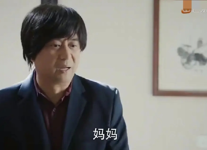 张嘉益与于和伟皆是大器晚成且霸屏多年的男演员。早期，于和伟的长相适宜出演反派角色