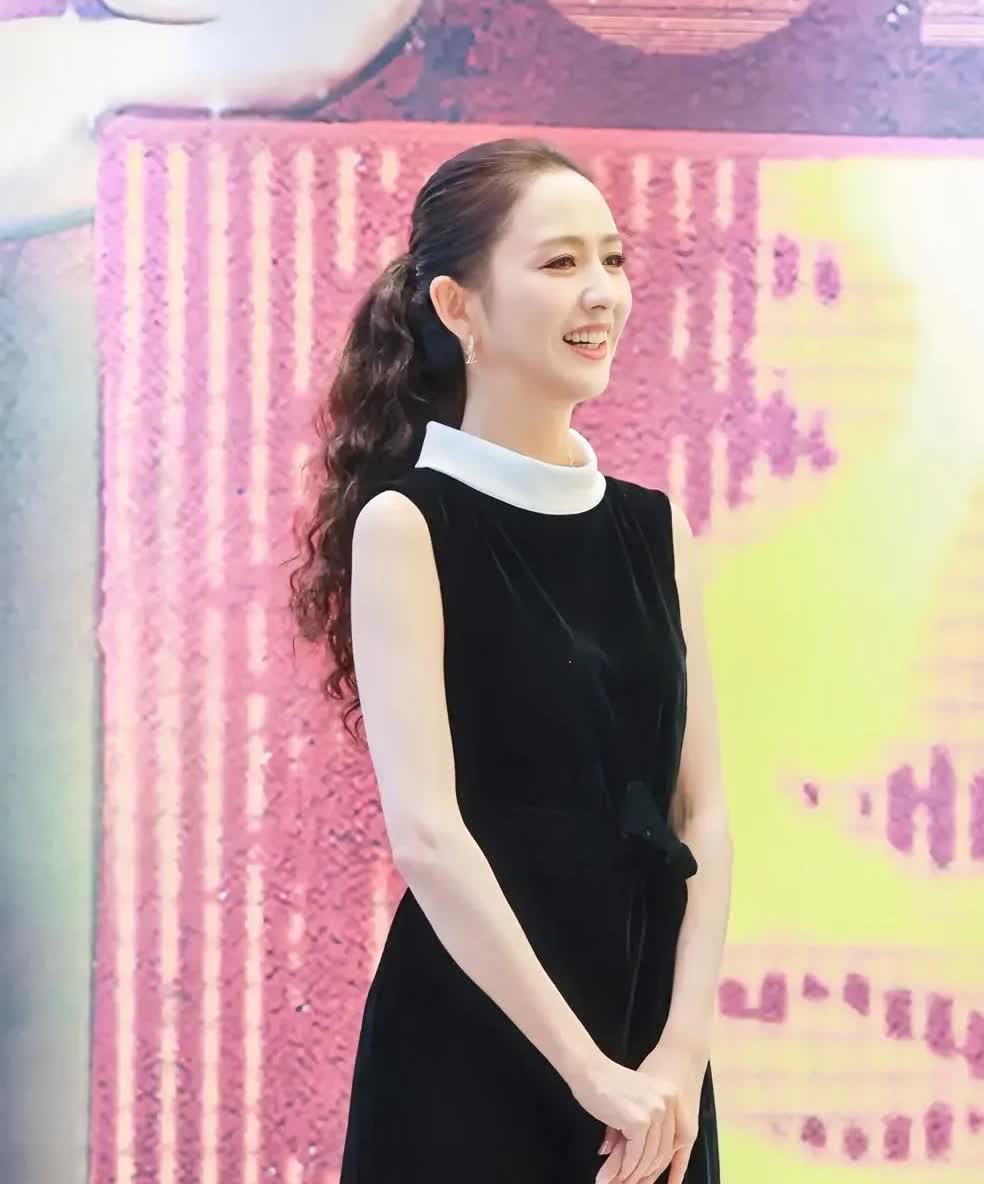现在娱乐圈最尴尬的就是陈思诚女友阮巨了吧！陈思诚卡点给前妻祝福就算了，
结果，