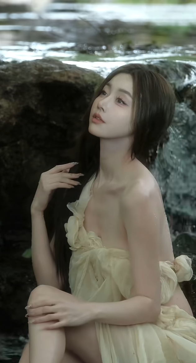 她是浸润在江南山水间的白瓷
