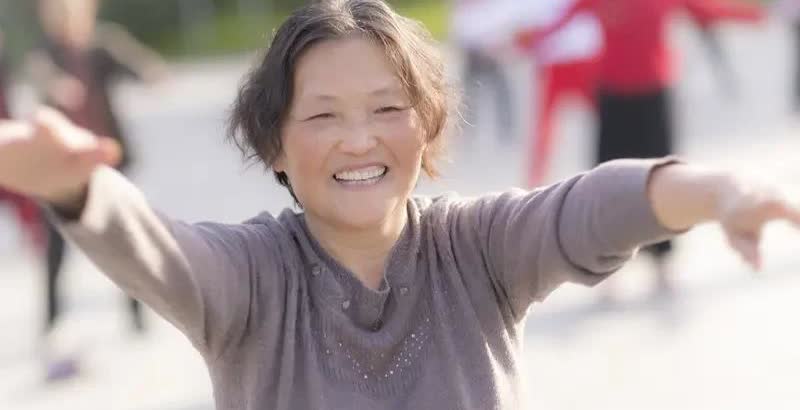 外国人在男女关系上口味真重，这种事情没什么奇怪的。不但喜欢女的，也喜欢男的，这都
