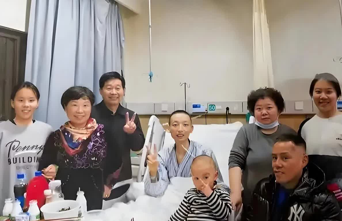 姚策不愧是杜新枝的儿子。先是有份铁饭碗，后又下海经商，有着精明的脑子和想过上好生