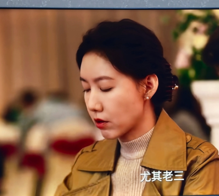 大家看看，
这两个人是不是真得很像
图一图三图五是老二
图二图四图六是老五

我