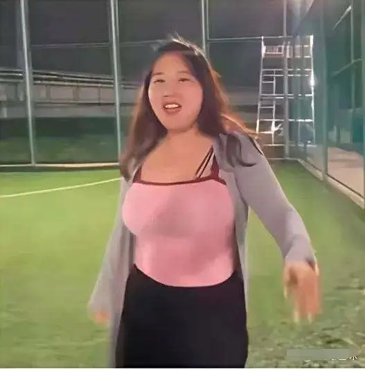 网恋奔现后，怎么跟照片不一样
