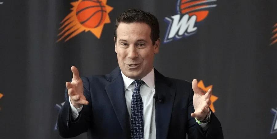太阳队老板马特-伊什比亚在近日接受了采访回应NBA专家轻视球队下赛季前景。
马特