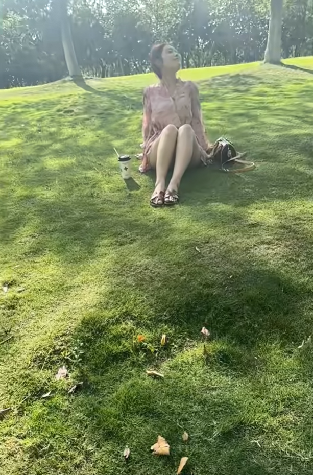 把摄影师热哭了，给你5块钱买冰棍儿去吧！我帮你