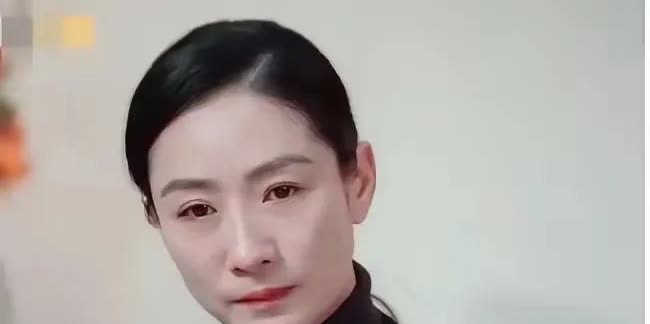 我发现一个规律
女明星离婚之前一定有预兆
基本上每个将要离婚的女明星，都会突