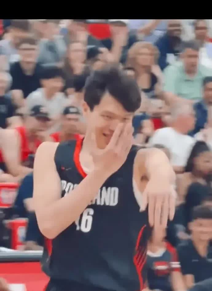 球打得好，远不如会处关系。

杨瀚森在NBA立足的底层逻辑，被他一顿饭整明白