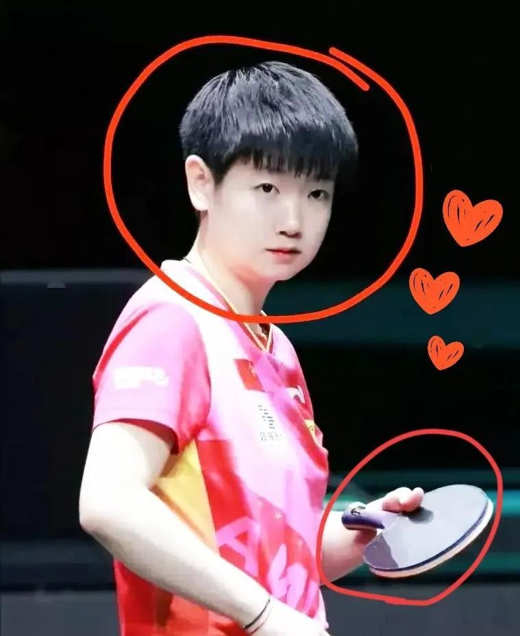 在与中国台北选手简彤娟的较量中，孙颖莎把乒乓球玩出了三维棋局的艺术感。发球轮次8