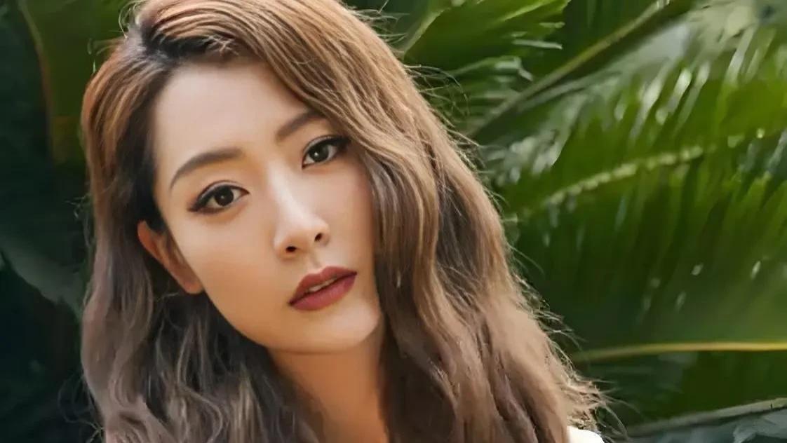 网友评价白冰是“京城四美”之一，清纯脱俗，媚骨天成，确实很绝