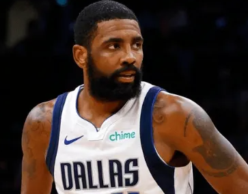 NBA知名记者在今日的一档节目中谈凯里-欧文。
媒体说道：“他现在的训练目标就是