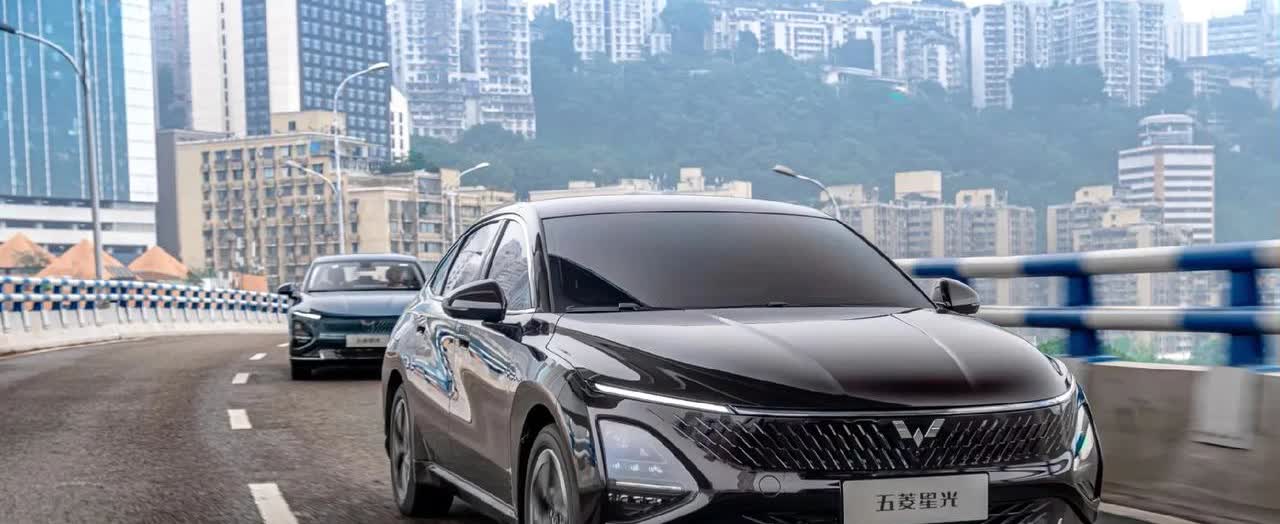 这就是赤裸裸的现实！
油车30万：使用10年，油费10万，卖5万！
纯电车3