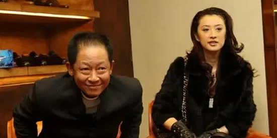 原来王志文和陈坚红是奉子成婚，如今幸福美满！陈坚红以前是模特，后来去做生意，现在