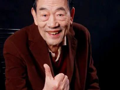 危贱轮椅:杨少华四个儿子起名真不咋地
长子杨威，同危；
次子杨伦，同轮；
