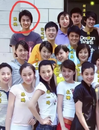 中央戏剧学院表演系一直是影视圈“金字招牌”，但陈晓所在03级表演班却成例外。近日