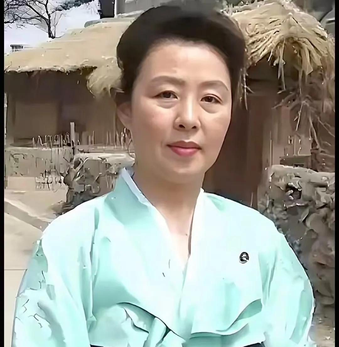 您看过朝鲜电影《卖花姑娘》吗？
如果您看过，证明您真的老了。当年电影院放映这部影