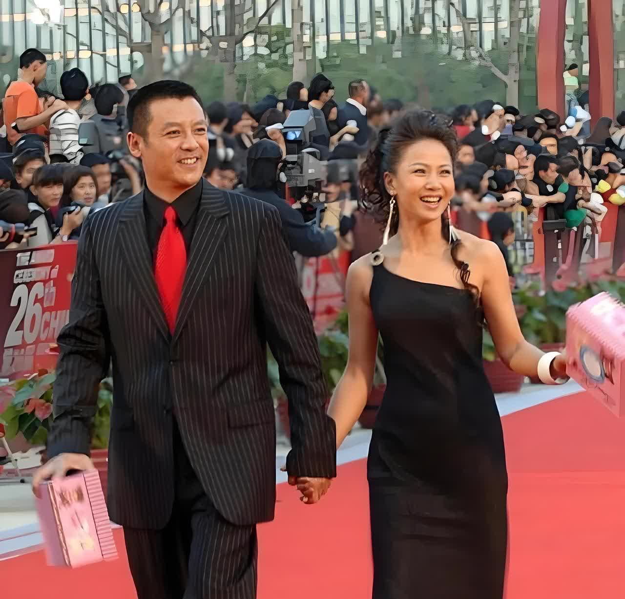 原来他‮是俩‬夫妻，这夫妻‮可俩‬真‬低调，演的‬也好！
 
 
 
 