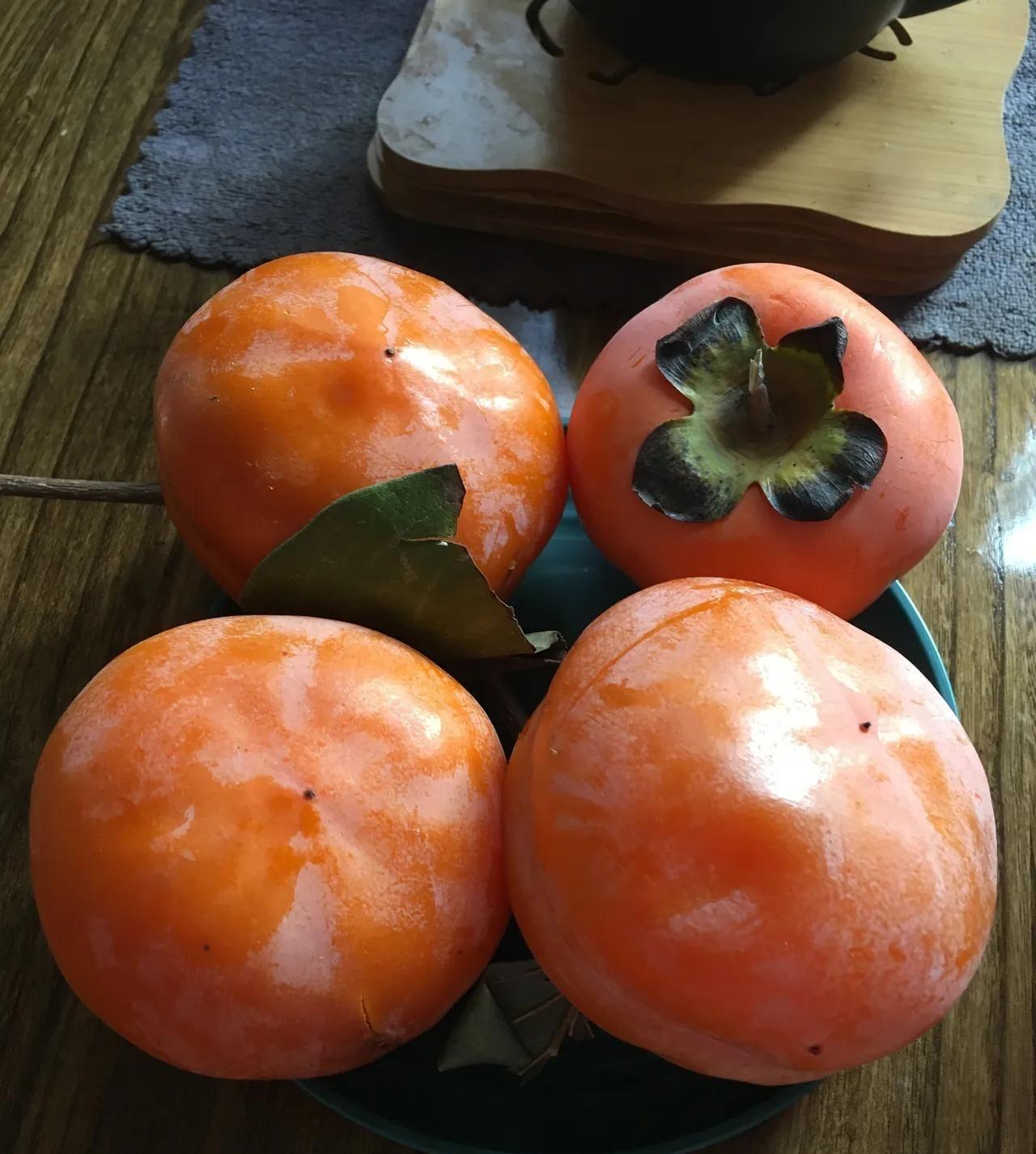 昨晚在饭局上，我一直告诫自己不要介入别人的因果，所以那句话一直没有说出口。
昨晚