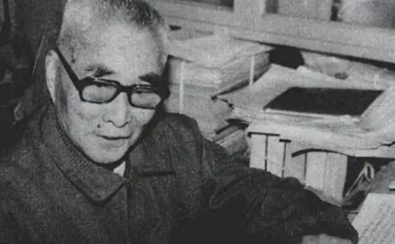 1975年黄维获得特赦，老蒋得知后立刻联系到了黄维，许下了高官厚禄，想让他去台湾