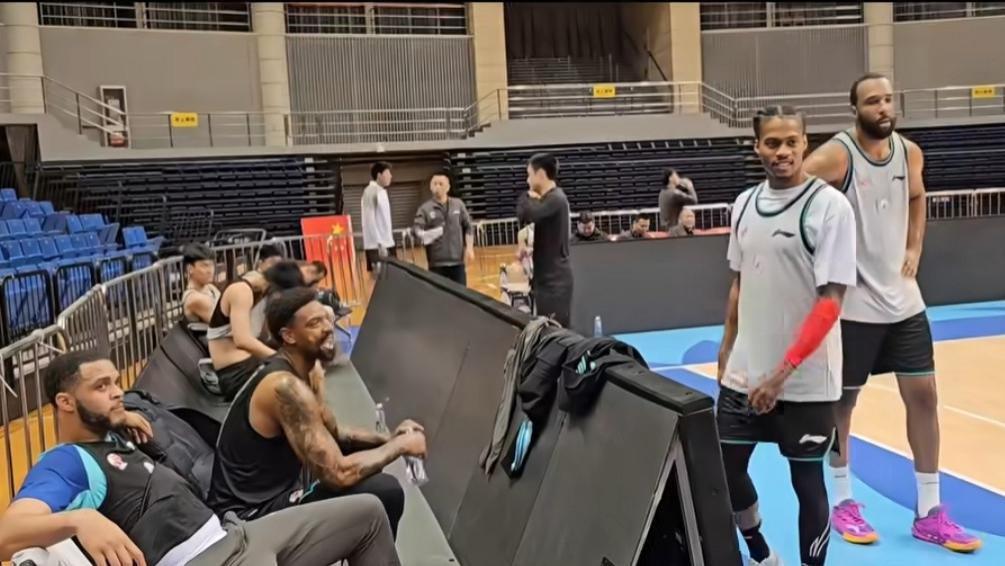 CBA最新消息，青岛四外援合体