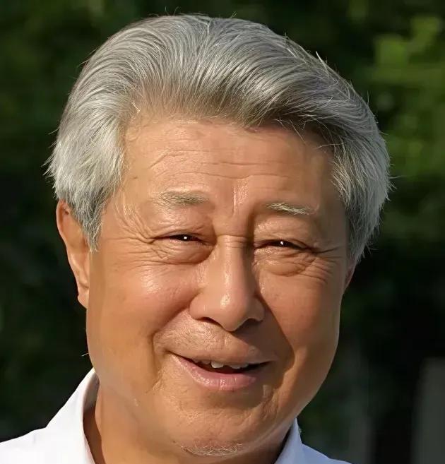 大家还记得这个电影里的演员吗，他是60年代的明星 ，他是那个年代女人梦中情人，当