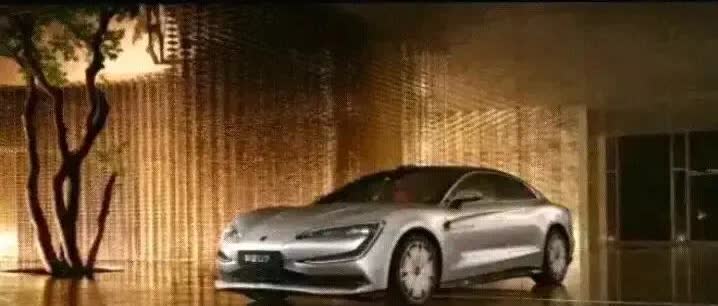 不看不知道，一看吓一跳！
电车30万:使用10年，电费1万，卖1.5万;
油