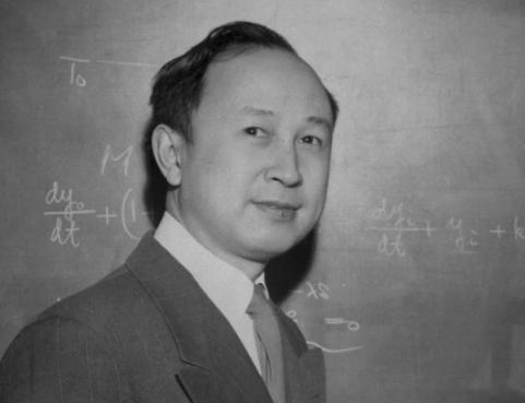 1964年，钱学森回家吃饭，夹起一筷子菜，突然惊呼：“别吃，拿去化验！”，谁知，
