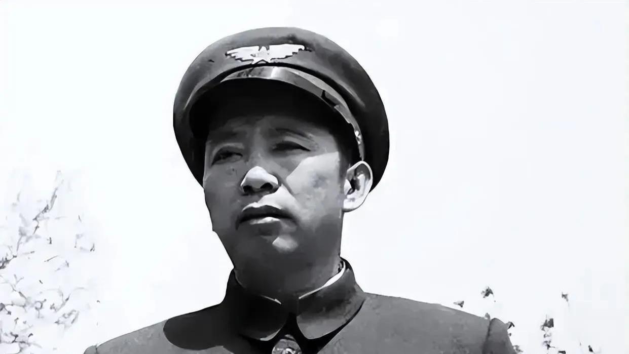 刘亚楼不畏权威且谦虚谨慎、廉洁奉公，邓小平也夸赞其令行禁止
