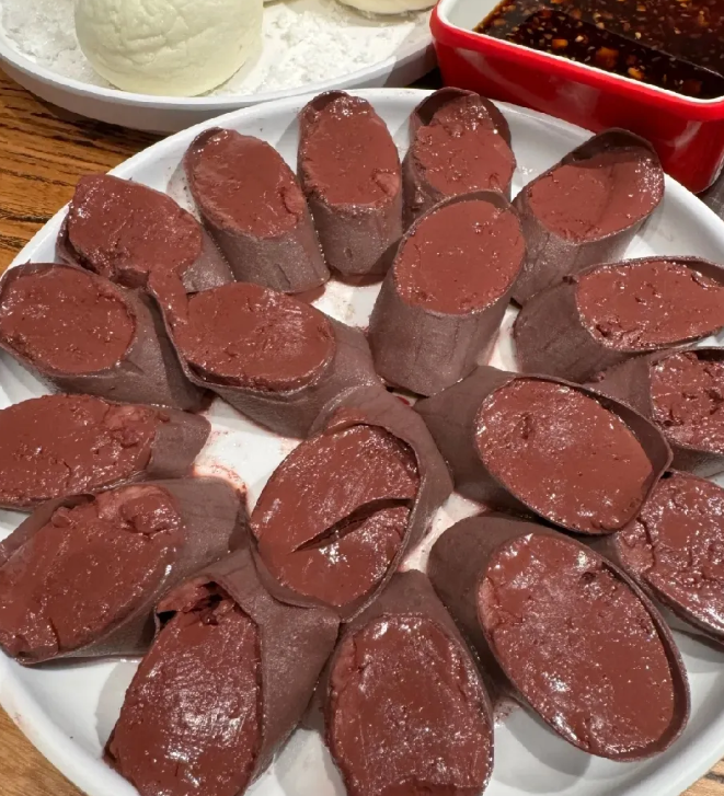 有东北人出来解释一下，老板让我直接吃，谁知道这是什么美食？
