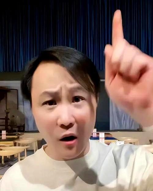 闫云达终于对于谦下手了，不知道谦大爷看了会作何感想？
闫云达在直播中说：“于谦的