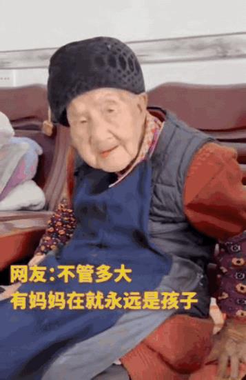 [胡瓜]看哭了！”贵州，8岁女孩正在玩耍，突然转头对妈妈说：我8岁，我还是个孩子