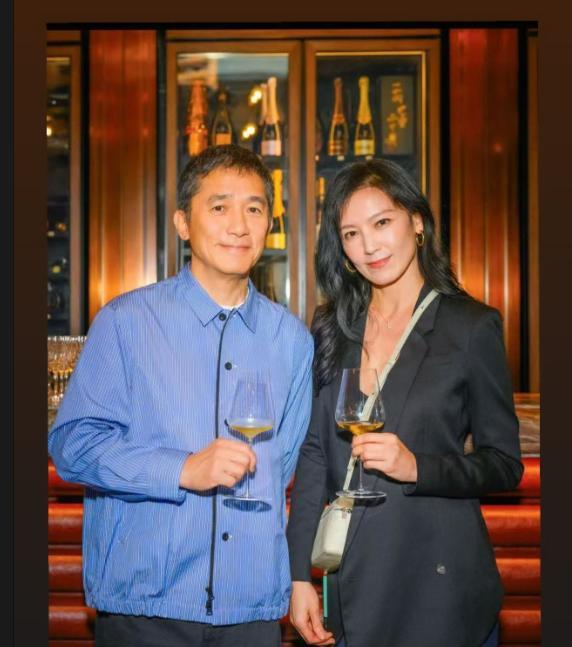 男神和女神的合影