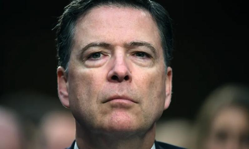 美国这么搞下去，真有可能乱套。
今天最大的事是前FBI局长被起诉。白宫一号特别痛