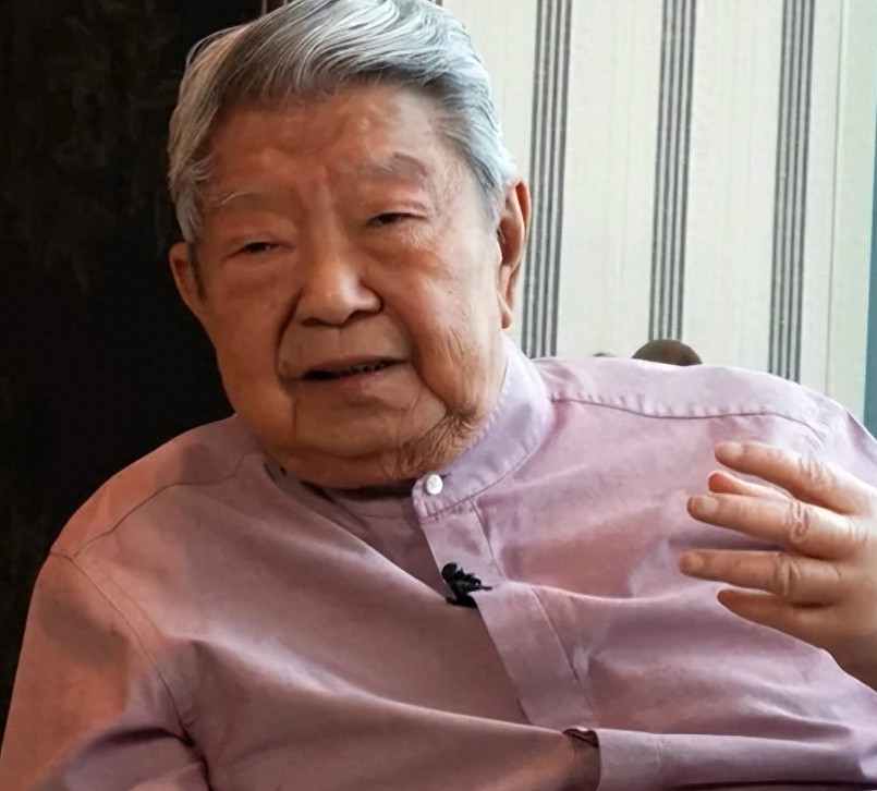 83岁蔡澜离世，晚年挥金如土直言钱花不完！
 
先生这一生足够精彩，活出了别人几