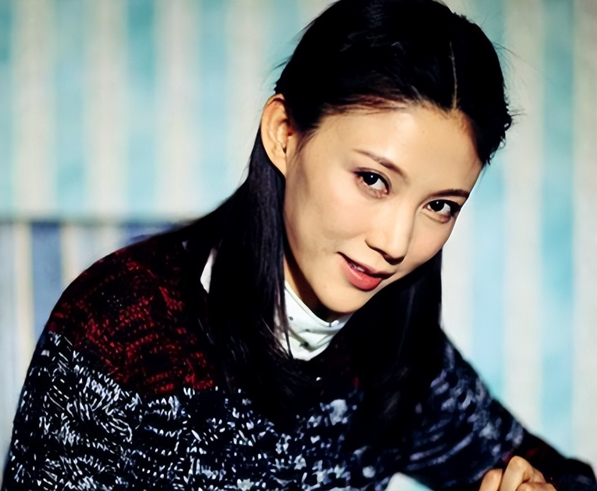 娱乐圈最讽刺一幕：当红女星车祸瘫痪后，同窗好友竟靠她赚流量？

2004年一部《