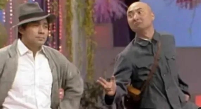 用一句话形容陈佩斯 :  演的都是垃圾人，但自己却是很干净的人！演的很卑微，灵魂