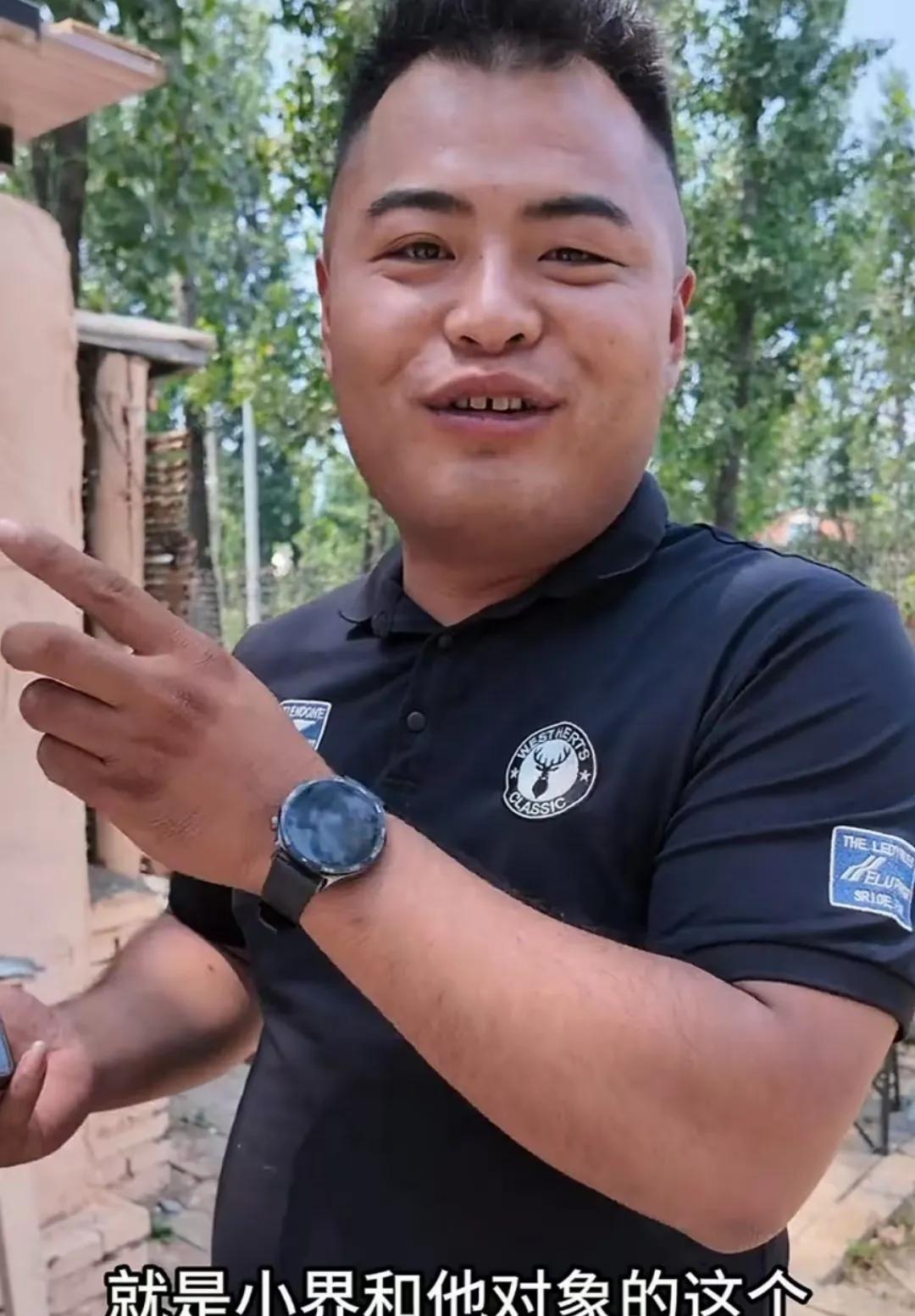 二两就是豪横，不知哪些吃瓜的闲着没事，竟然八卦小界和女朋友悦悦分手了，真是捕风捉