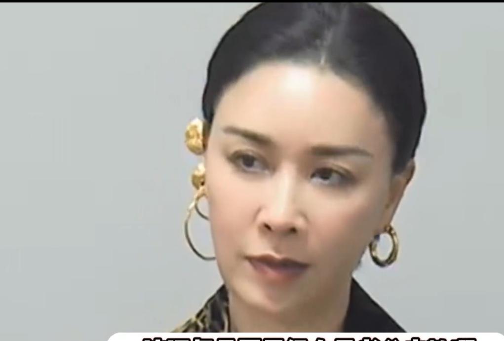 那英老公孟桐被曝出轨！带美女回那英别墅，全程亲密十指紧扣
9月10日，狗仔爆出猛