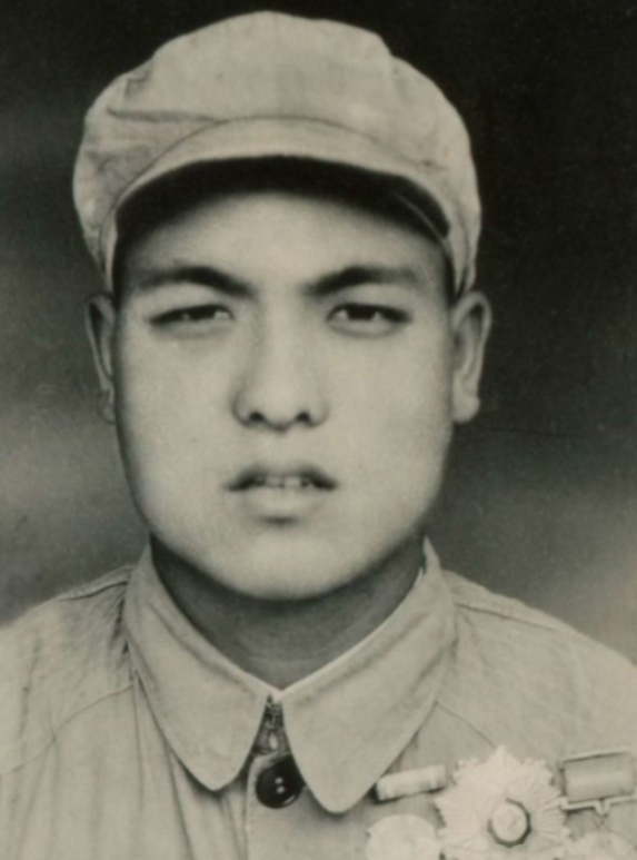 1953年，美国在朝鲜战争中战败，记者问麦克阿瑟，上甘岭战役中，哪个中国士兵让你