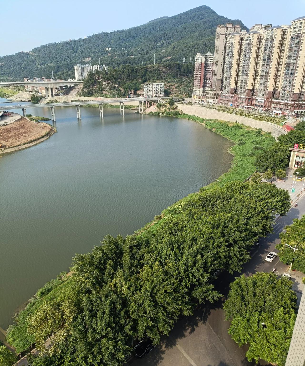 #晒图笔记大赛#又是一個陽光勁烈，山河清靚的週末！住在宣漢縣城，高溫心不焦，山青