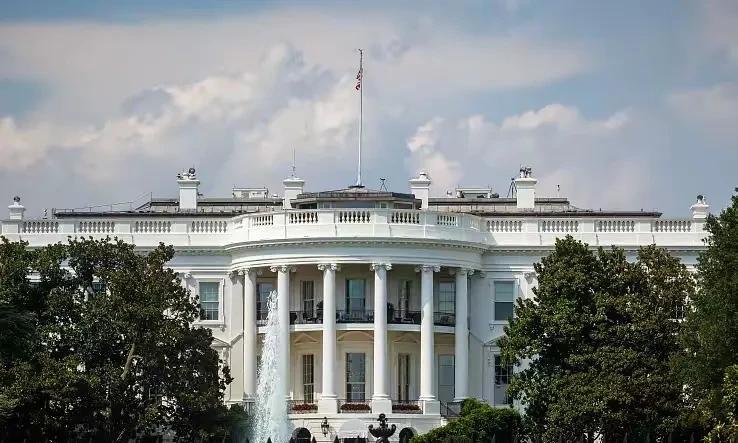 美国总统特朗普曾表示，他计划于当地时间14日发表有关俄罗斯的“重大声明”。
现在