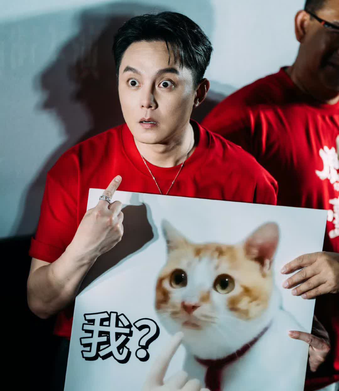 尹正应该挺纳闷的吧，
自己演了那么多年戏，电影电视剧都有，
唯独这戏台的旦角