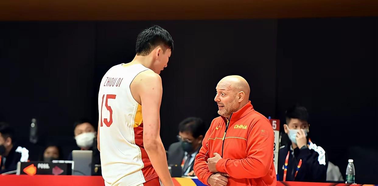 宫鲁鸣和乔尔杰维奇，说他俩自以为是、一意孤行还真不为过。就说宫鲁鸣，全运会打得正