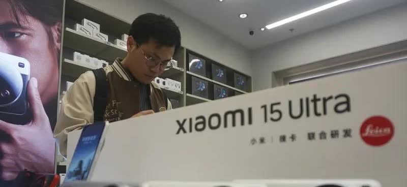 手机市场竞争激烈，很多人在荣耀和小米间做选择，部分人宁愿买荣耀。就拿荣耀Magi