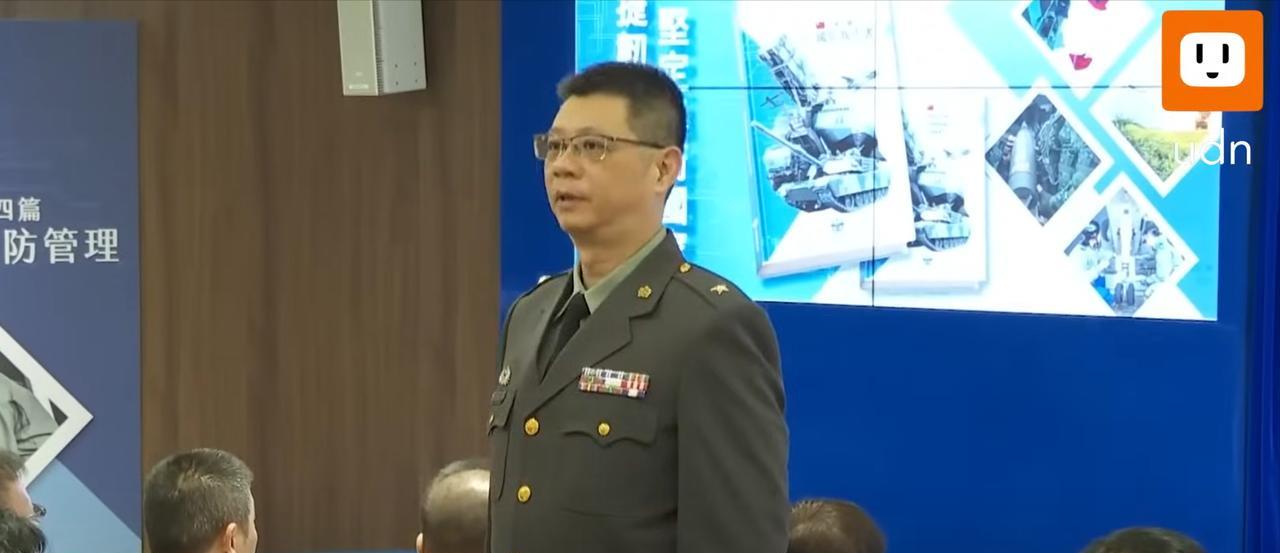 .台报告刻意回避九三阅兵！今天岛内发布所谓的“国防报告书”，竟然当场被在记者问，