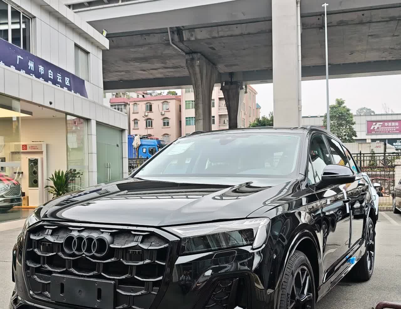 2.0T奥迪Q7“够”与“不够”，取决于你把这台车当什么角色。
账面数据：26