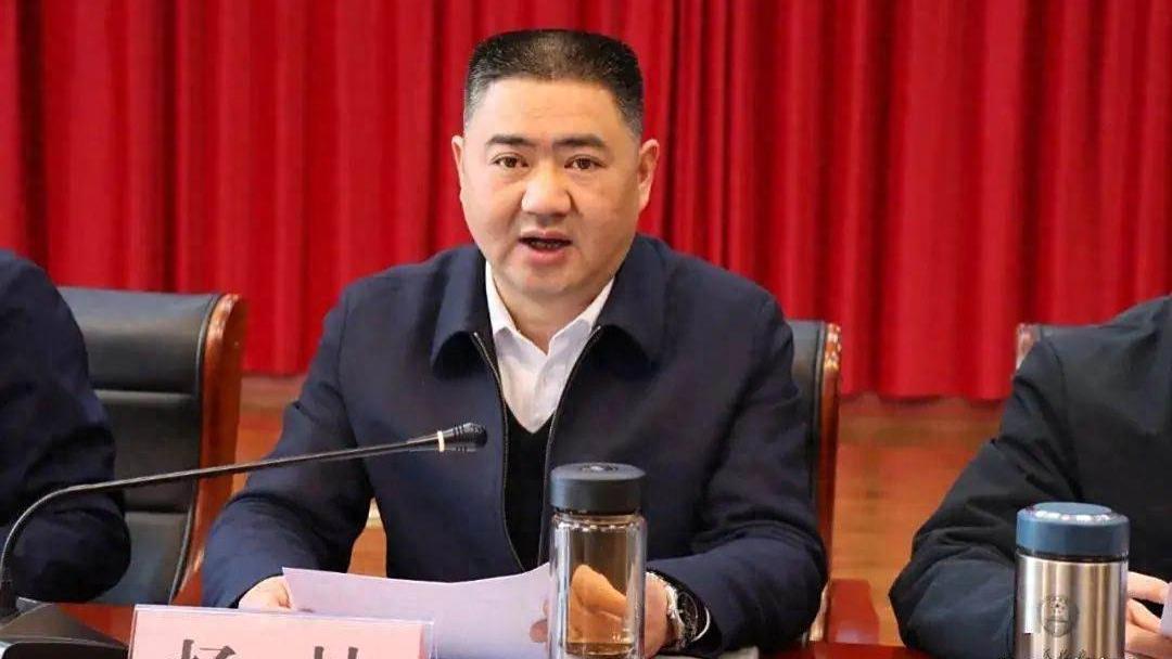 大理州原副州长、公安局原局长杨坤，非法收受巨额财物