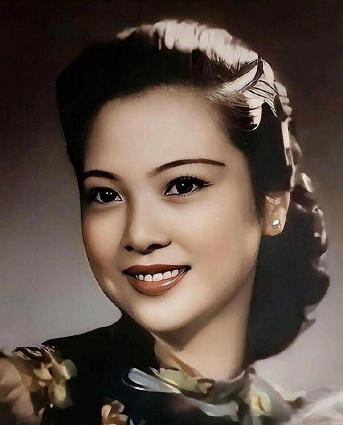1956年，毛人凤突然暴毙在台北家中，几天后，他的妻子向影心，没等丧期结束，提着